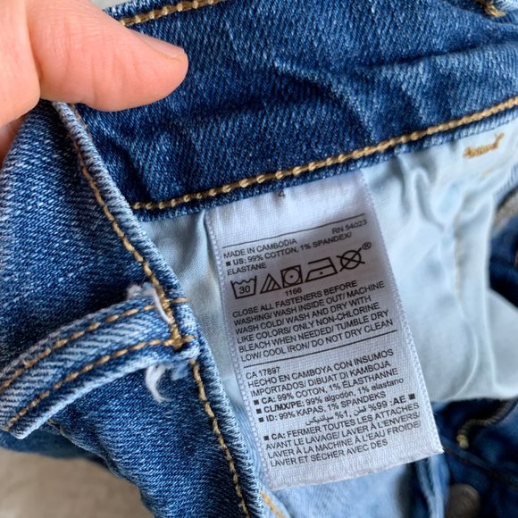 Old Navy Boyfriend Denim Shorts - 4 - Picture 5 of 5